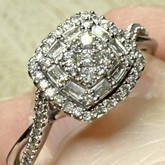 Zales White Gold Diamond Ring - Picture 3 of 11